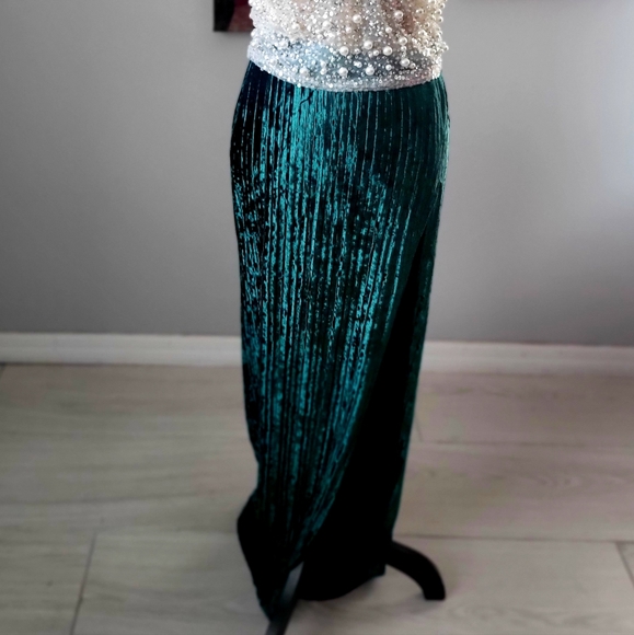 Emerald Green Velvet Skirt - Picture 1 of 1